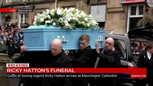 Video thumbnail for WATCH: Touching moment Manchester crowd erupts into applause in tribute to Ricky Hatton