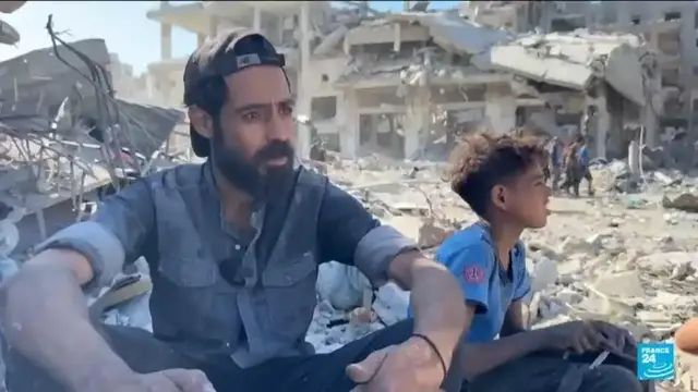 'Video thumbnail for Thousands of Gazans return home as ceasefire takes effect'