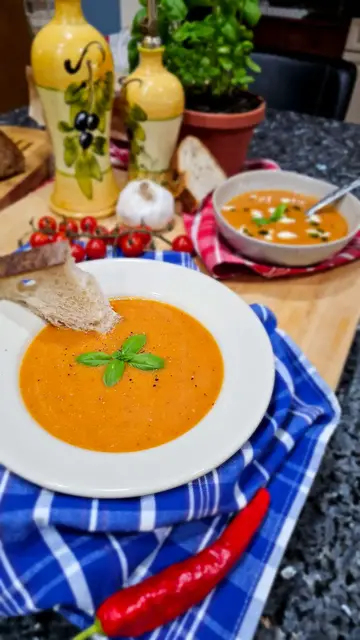 Video thumbnail for Easy Creamy Tomato Soup with Roasted Tomatoes and Basil