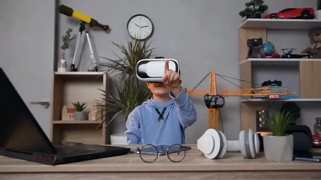 Video thumbnail for Virtual Reality Gaming