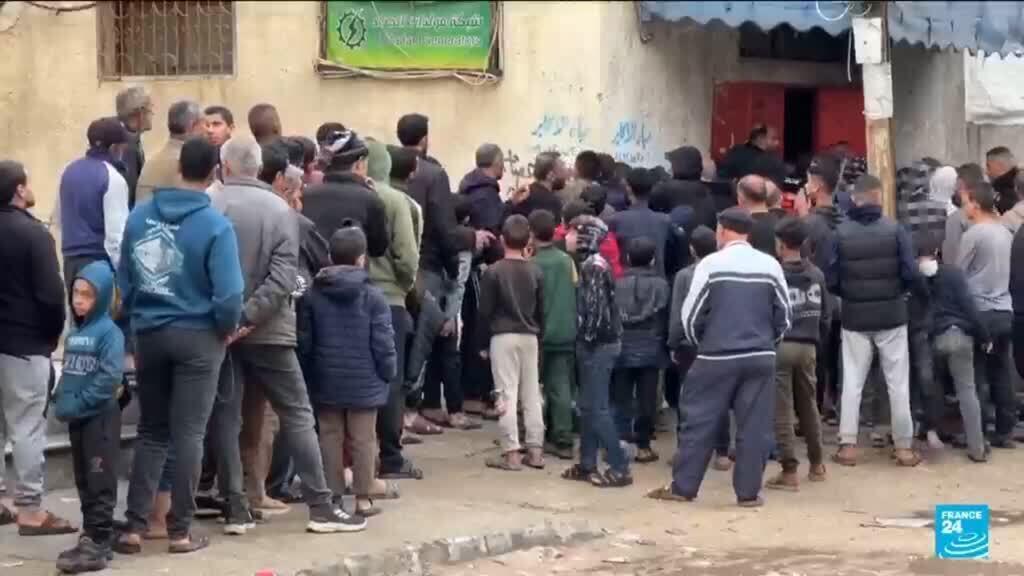 Video thumbnail for Gaza residents struggle to buy bread amid flour shortage