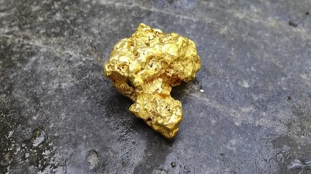 Video thumbnail for New data reshapes understanding of how gold veins form underground