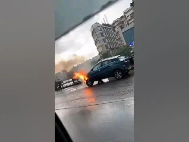 'Video thumbnail for Tata Nexon EV में आग लगने का कारण बताया कंपनी ने 😱🔥 | #shorts #fire #electriccar'