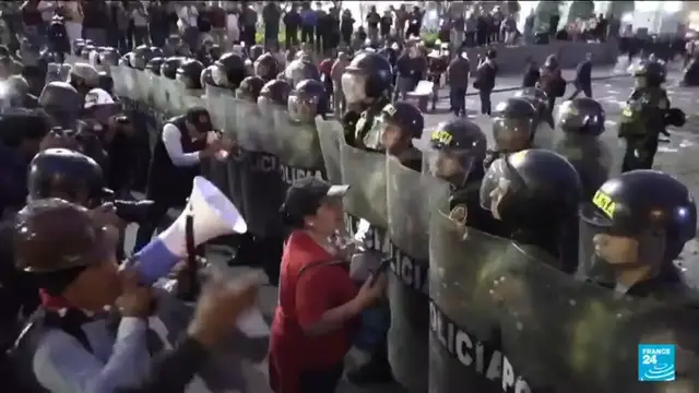 'Video thumbnail for Peru: Hundreds clash with police in Lima during protests over corruption and pension reforms'