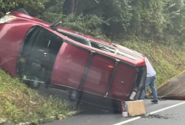 Video thumbnail for SUV flips onto embankment after crashing into guardrail in Warren County