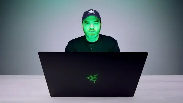 'Video thumbnail for Unboxing The Enormous New Razer Blade'