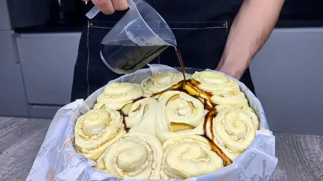 Video thumbnail for This Is The Most Useful Trick I've Ever Seen! Pour 150 Ml Of Coffee Into The Finished Dough