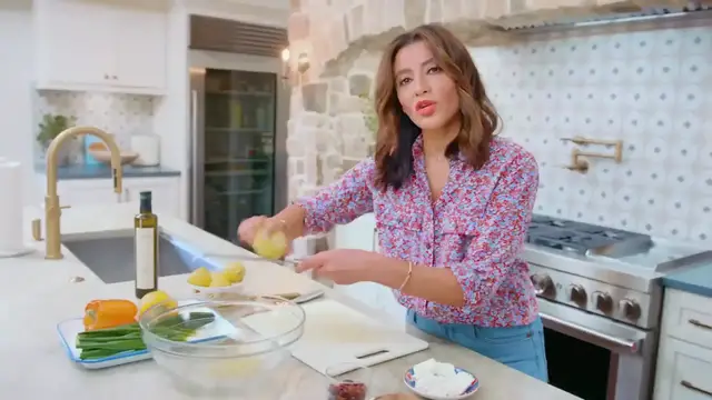 'Video thumbnail for Mediterranean Quinoa Salad Recipe _ Healthy Mediterranean Salad_(720P_HD)'