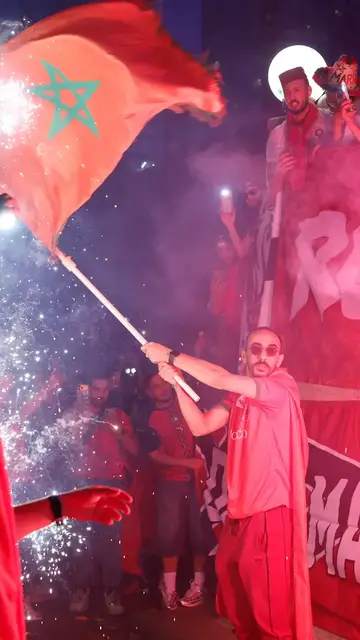 Video thumbnail for Fireworks as Morocco and France fans party ahead of World Cup match