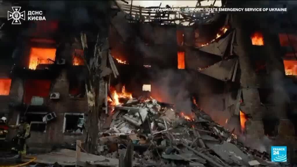Video thumbnail for War in Ukraine: Russia launches massive missile strike on Kyiv