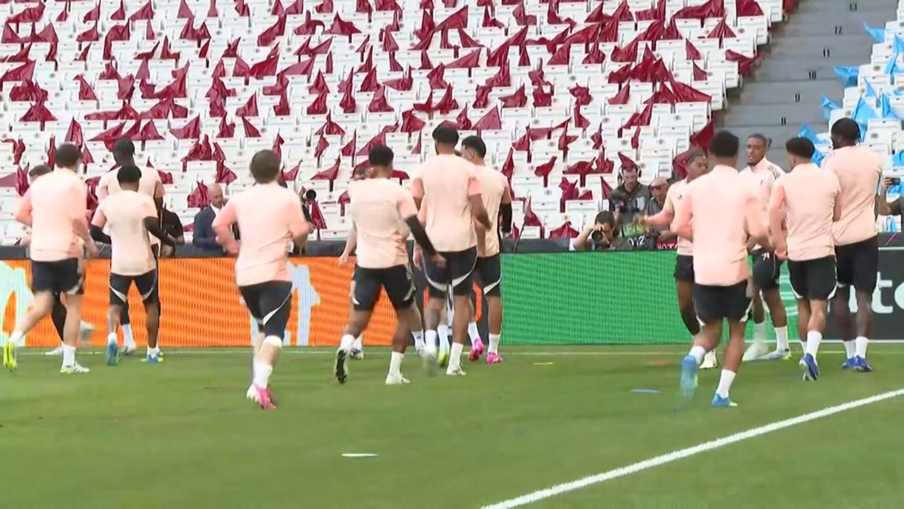 Video thumbnail for Türkiye: Aston Villa ready for Europa League final after final training session in Istanbul.