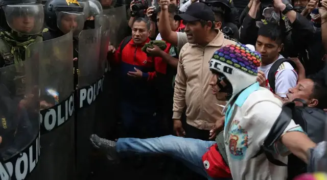 'Video thumbnail for Anger grows in Peru as youth march against pension reforms and graft'