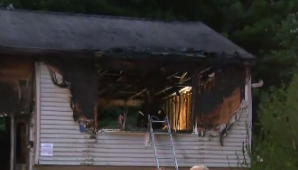 Video thumbnail for 4 people rushed to hospital, including 2 children, in Cortlandt Manor fire rescue