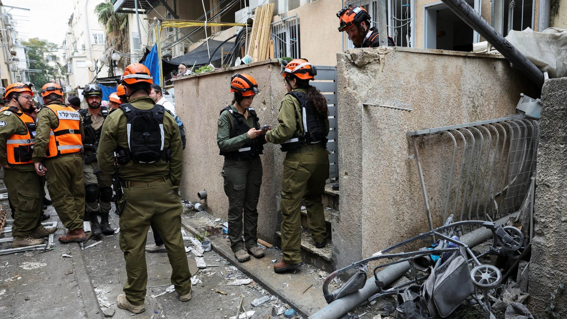 Video thumbnail for At least 16 injured across Tel Aviv following barrage of Iranian missiles