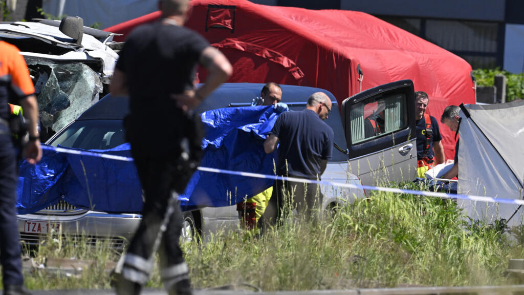 Video thumbnail for Four dead after train and school bus collide in Belgium