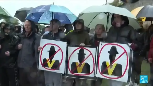 Video thumbnail for Controversial Northern Ireland Protestant parade hits stalemate amid fresh talks