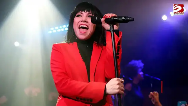 Video thumbnail for Carly Rae Jepsen reflects on her unplanned career moves