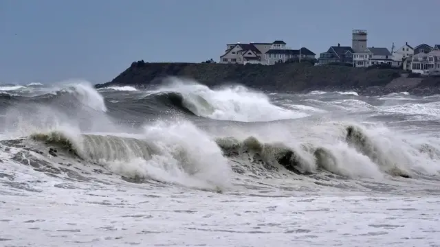 Video thumbnail for 1 reported dead in powerful storms hitting Northeast, mid-Atlantic