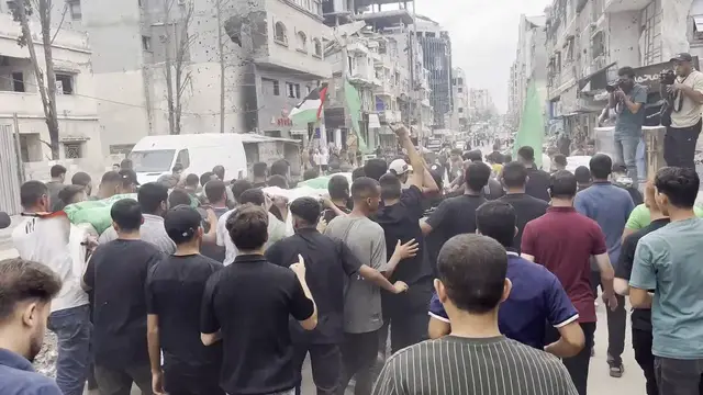 Video thumbnail for Gaza Mourners Carry Commander’s Body 13.