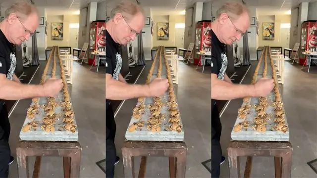 'Video thumbnail for Most walnuts crushed whilst holding an egg - 298 by Kahrimanovic Muhamed'