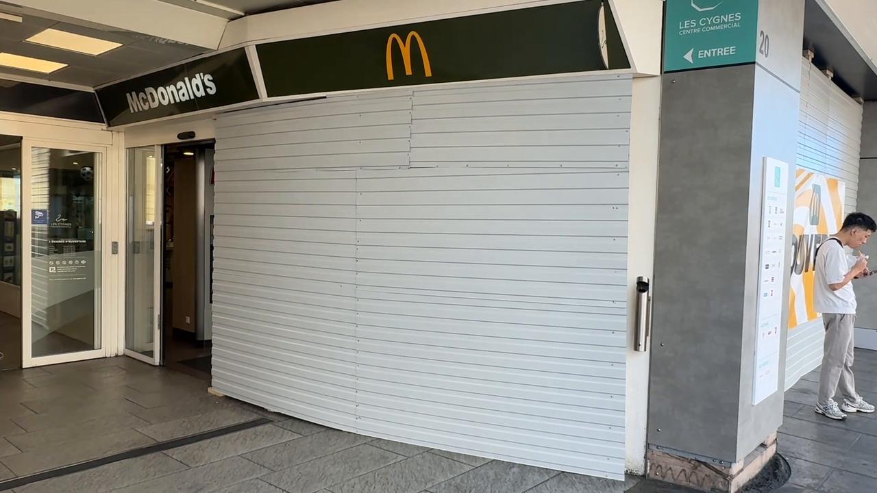 Video thumbnail for Switzerland: Geneva shopfronts boarded up ahead of G7 summit.