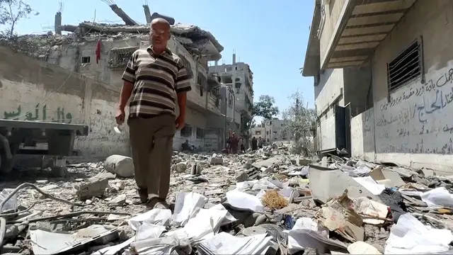 'Video thumbnail for Israeli strikes flatten northern Gaza neighbourhoods, leaving hospitals and homes in ruins'