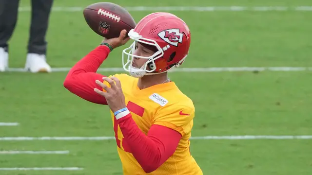 Video thumbnail for Patrick Mahomes Likely to Skip Preseason: Impact and Plan