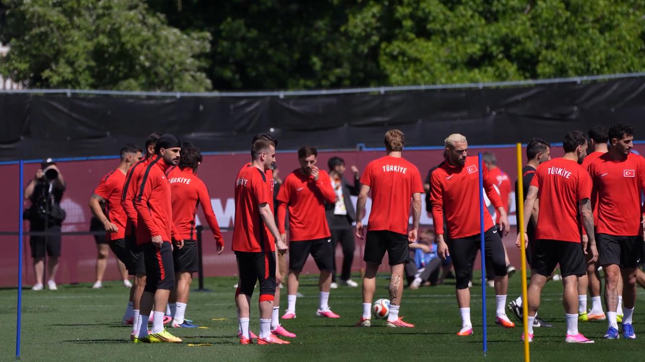 Video thumbnail for Canada: Türkiye completes preparations for Australia match at World Cup (2).