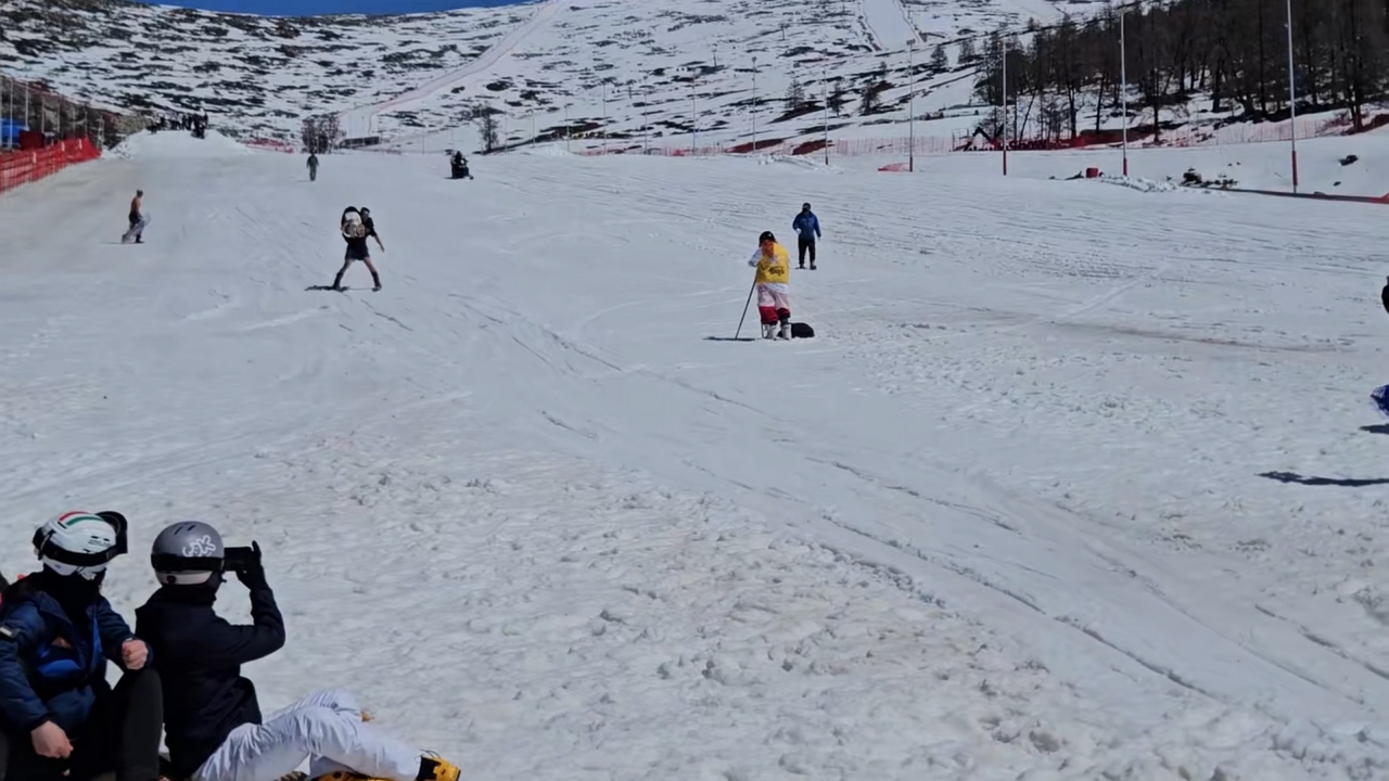 Video thumbnail for Skier Carries Someone and Glides Over Water in Xinjiang