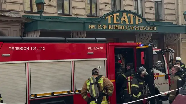 Video thumbnail for Russia: Fire at Komissarzhevskaya Theatre in St Petersburg.