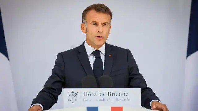 Video thumbnail for In final speech to armed forces, Macron urges European defence porjects