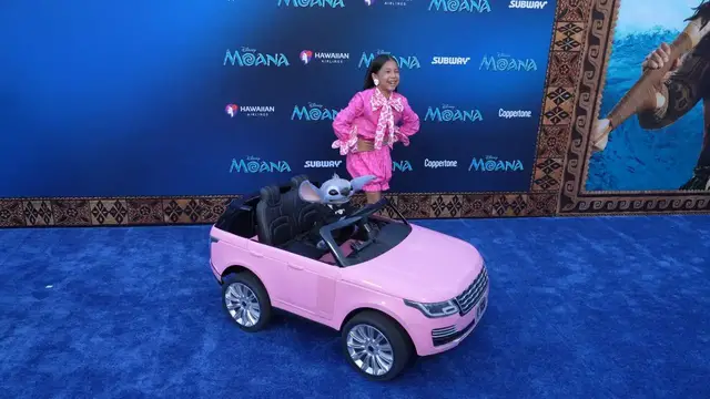 Video thumbnail for CA: Disney's MOANA Los Angeles Premiere - Arrivals 5.
