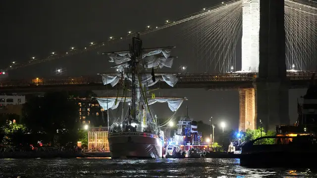 Video thumbnail for Mexican Navy sailing ship crashes into Brooklyn Bridge in New York