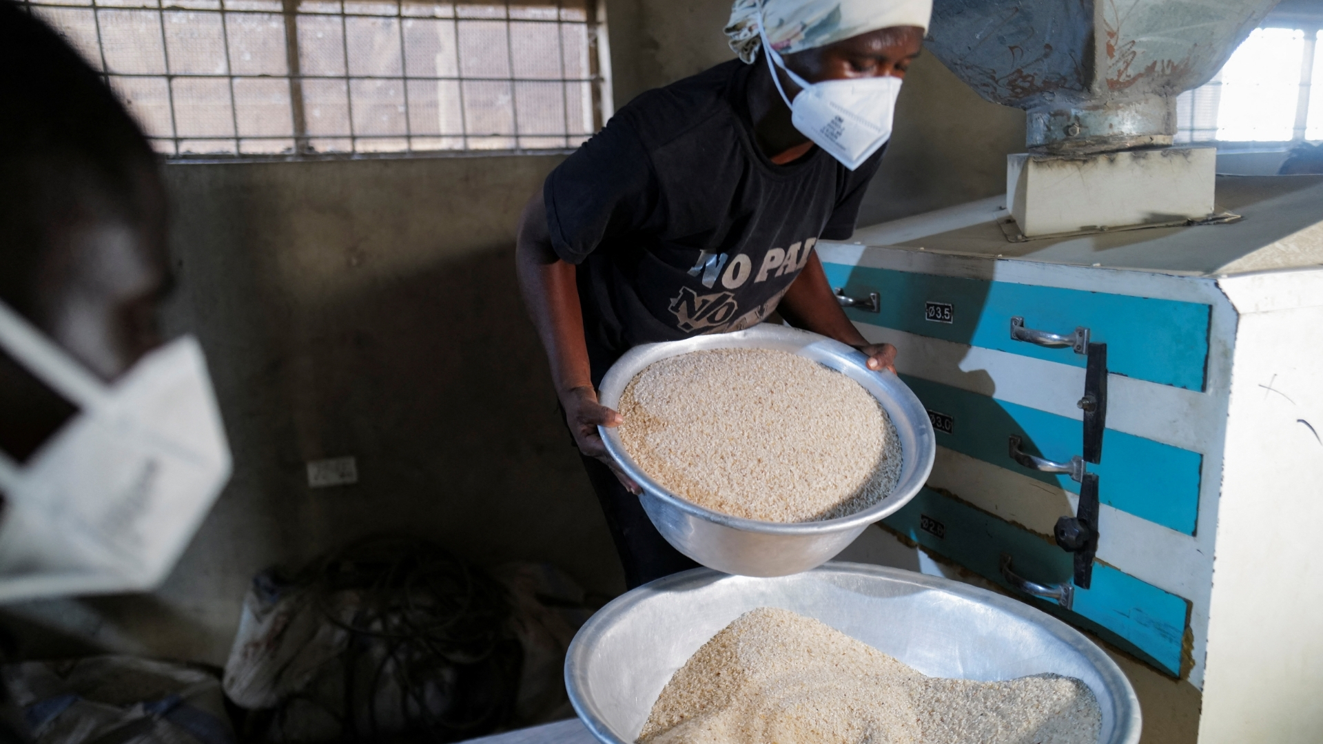 Video thumbnail for Ghana rice production: Imports undermine local farmers