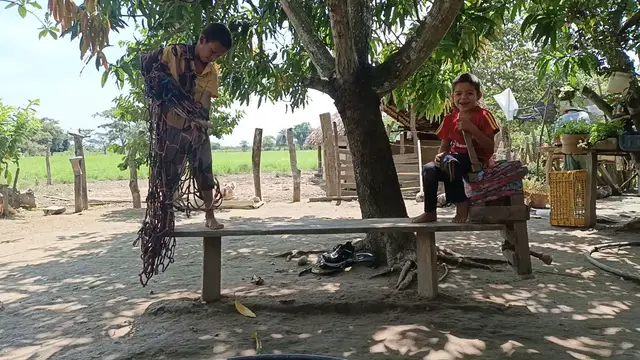 Video thumbnail for Boy Balances After Chair Falls Off Table in Venezuela