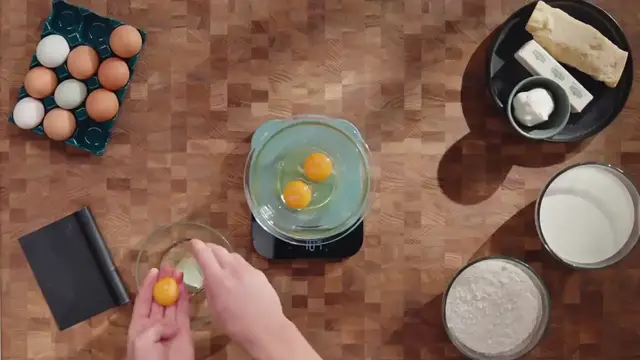 Video thumbnail for How Italians Make Fettuccine Alfredo(720P_HD)