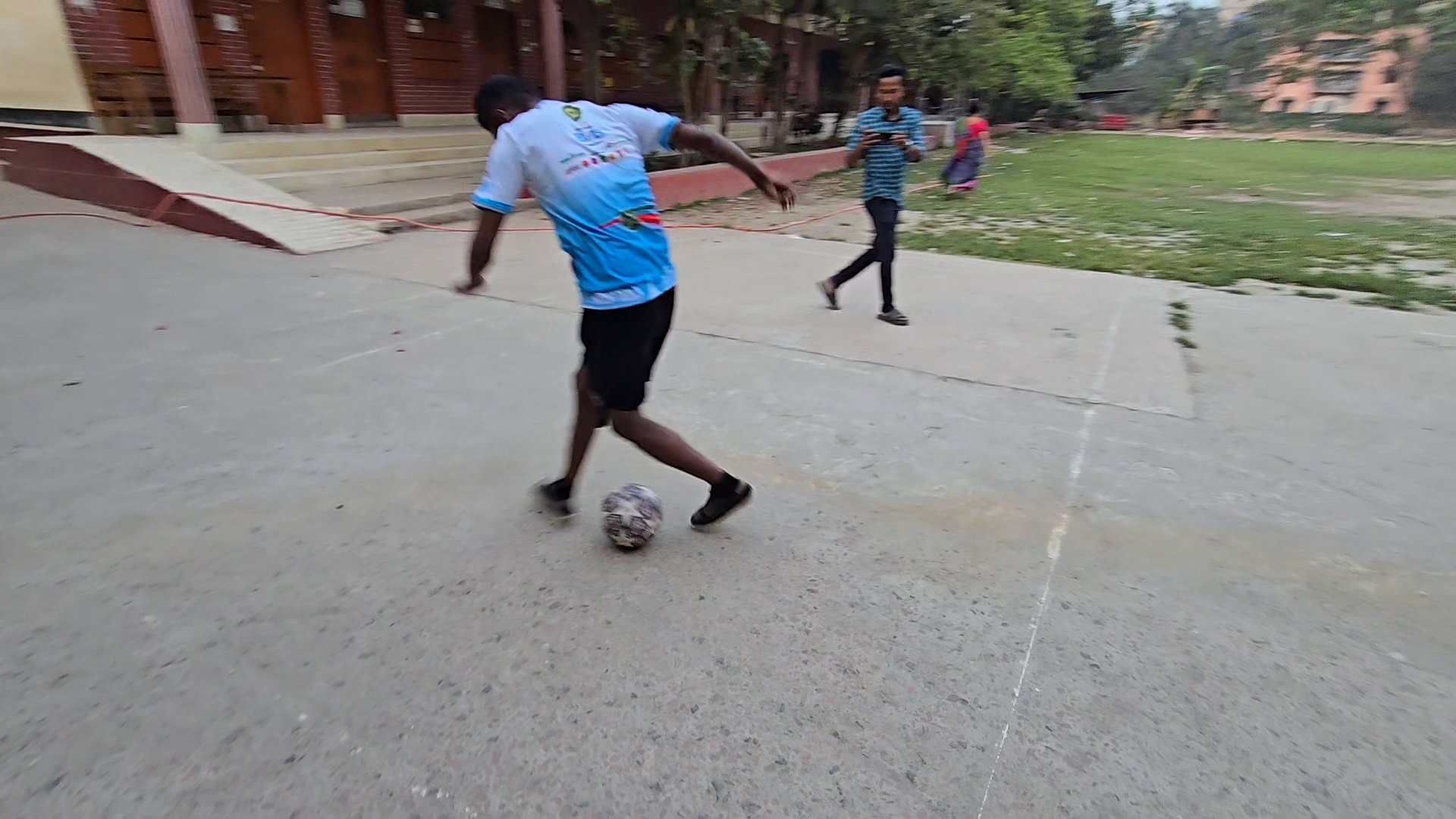 Video thumbnail for Konok Karmakar sets 116 football step overs record