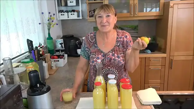 'Video thumbnail for Apfelsaft haltbar machen, so einfach _ Selbstversorger Rezept'