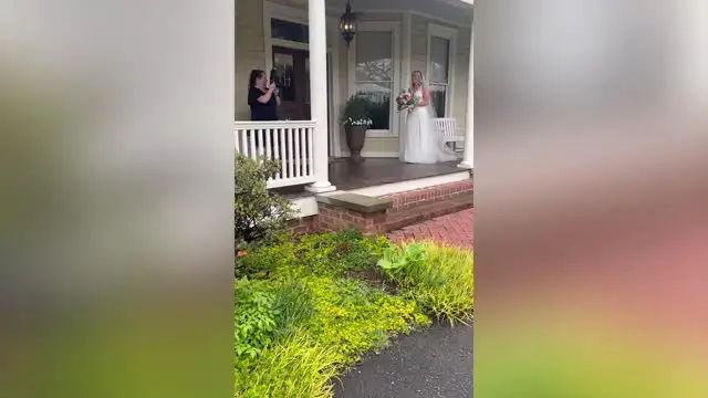 Video thumbnail for Bride Whose Dad Was Clemson Tiger When He Met Her Mom Gets Surprised By The Mascot On Wedding Day | Happily TV