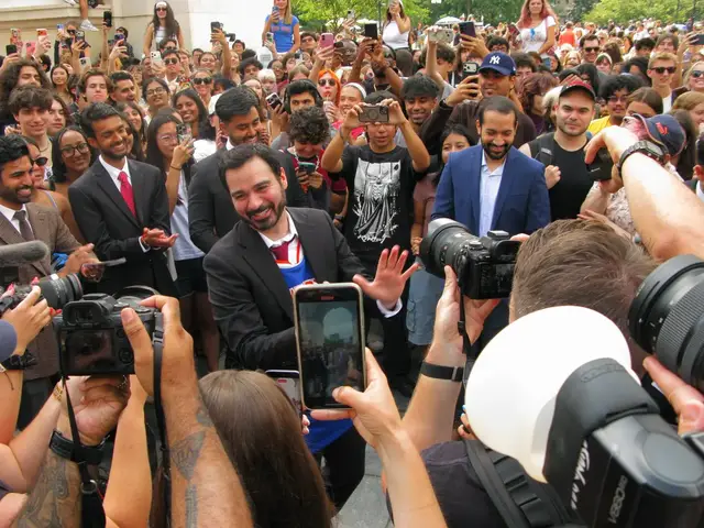Video thumbnail for Mamdani lookalike contest draws hundreds of hopefuls in New York
