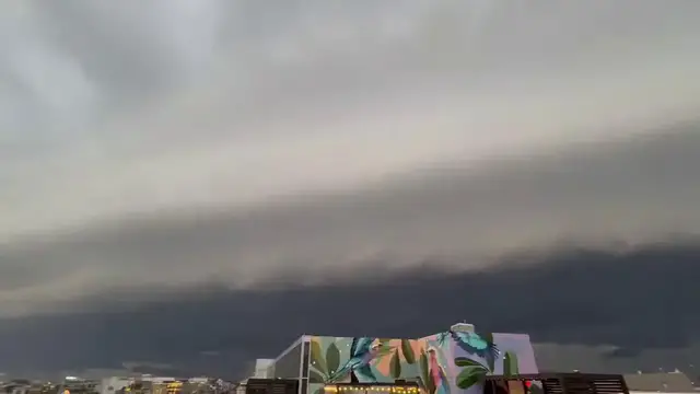 Video thumbnail for US: Dramatic Shelf Cloud Looms Over Washington, DC as Cold Front Sweeps In.