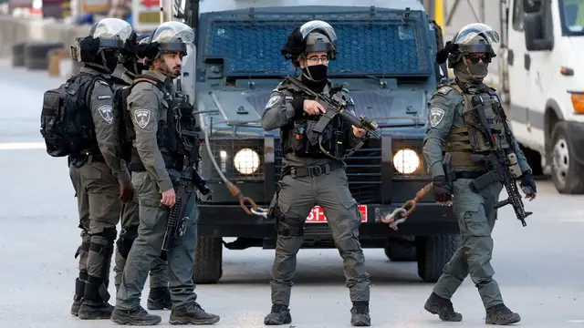 Video thumbnail for Israeli forces injure dozens in occupied West Bank raid