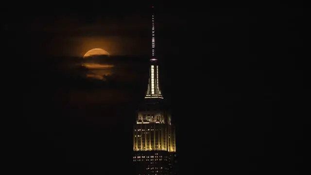 Video thumbnail for US: Full moon rises behind Empire State Building in New York.