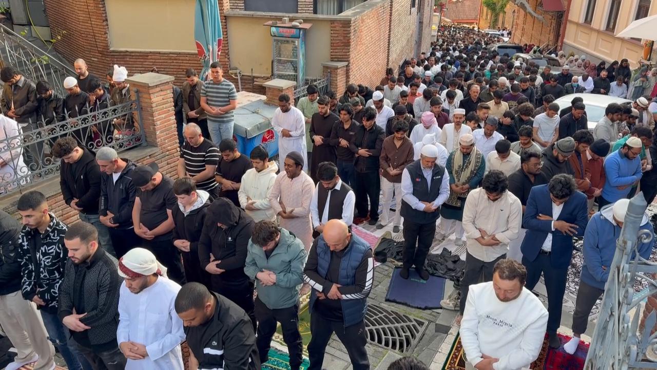 Video thumbnail for US: Muslims gather for Eid al-Adha prayers in Tbilisi.