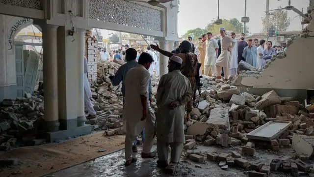 Video thumbnail for Pakistan mosque bombing leaves at least 27 dead and 75 wounded