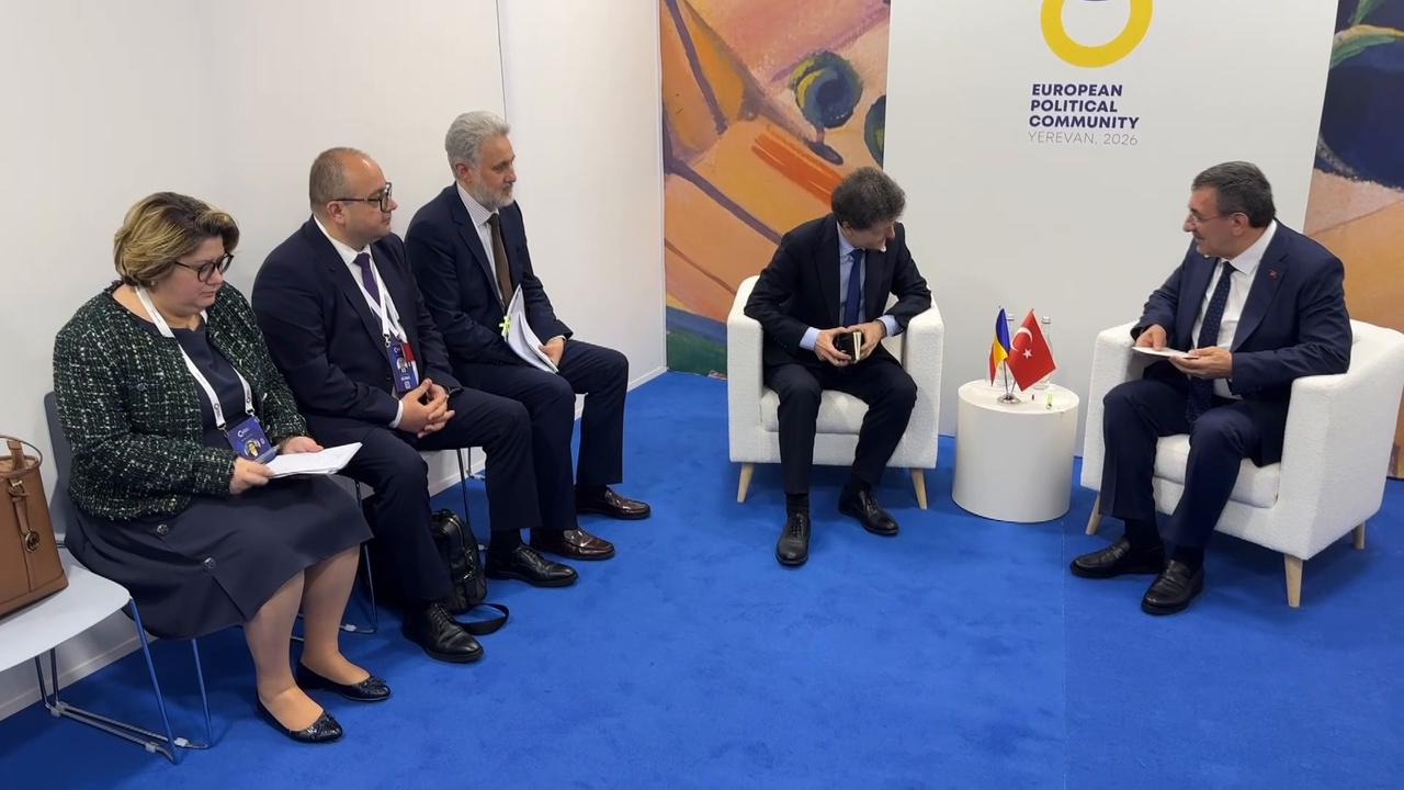 Video thumbnail for Armenia: Turkish Vice President Yilmaz meets Romanian President Dan in Yerevan.