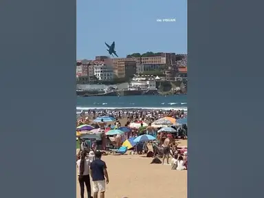 'Video thumbnail for Close Call at Airshow in Spain'