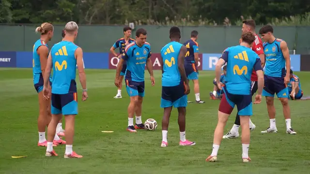 Video thumbnail for US: Spain begin World Cup final preparations amid Canadian wildfire smoke.