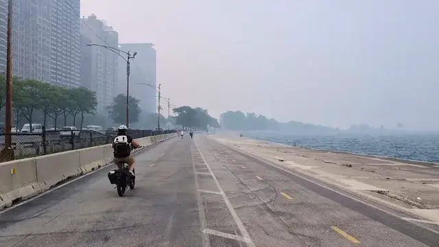 Video thumbnail for US: Chicago issues red air quality alert as pollution reaches hazardous levels.