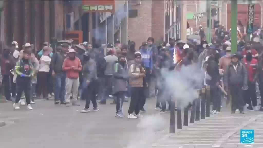 Video thumbnail for Police, protesters clash in new marches against Bolivian leader